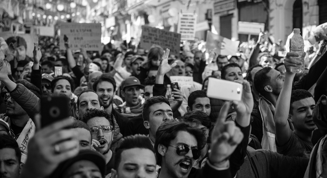 Democrazie: in crescita, ma fake news e discorsi d’odio le mettono a rischio
