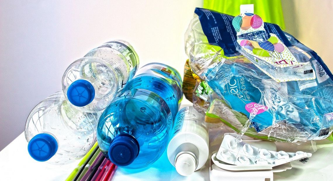 Le possibili alternative alla catastrofe annunciata della plastica nell’ambiente