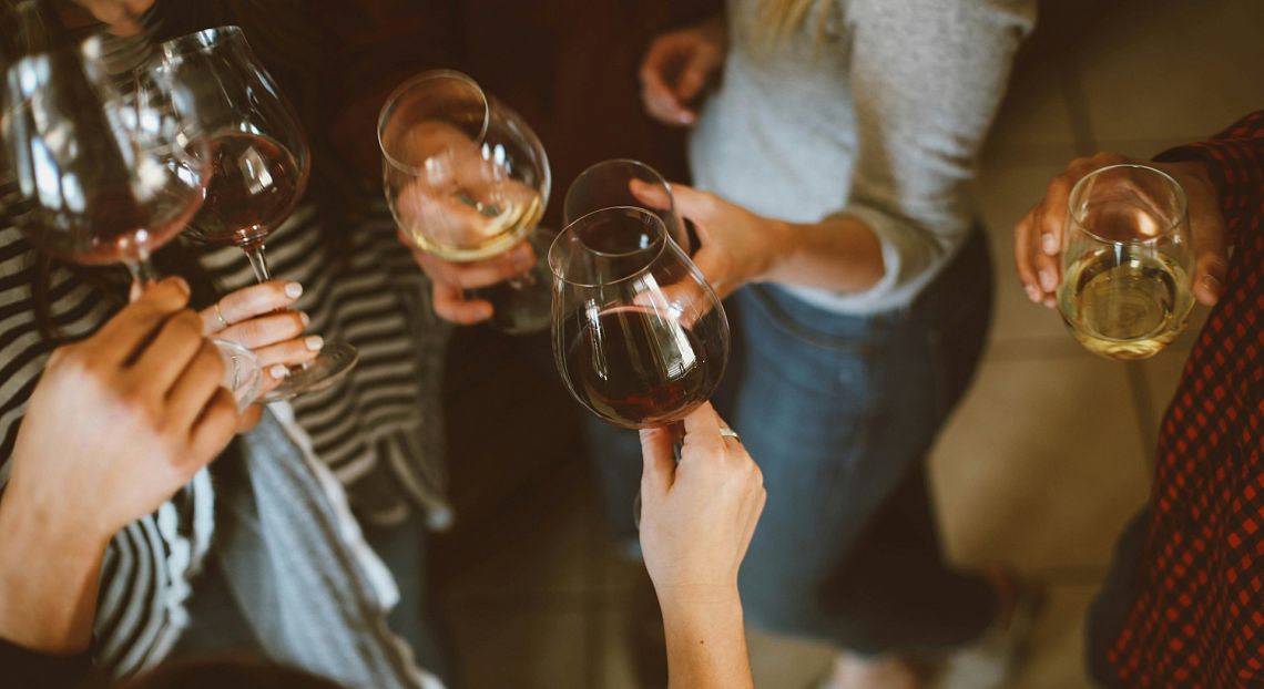 Per “un’Italia più sobria”, l’accettabilità sociale dell’alcol va ridotta