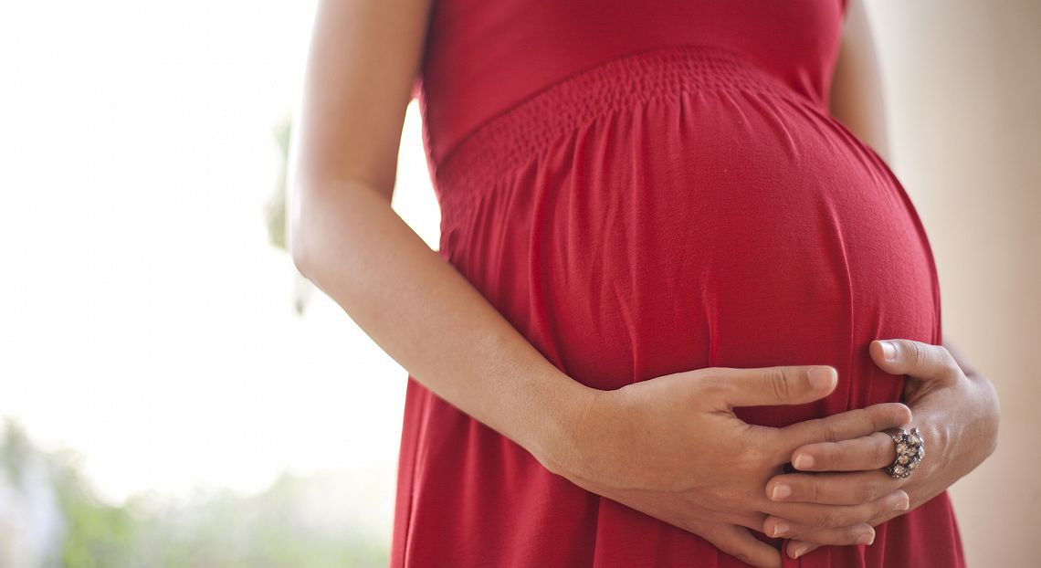 Tasso di fecondità in calo globale, ma nei Paesi poveri è alto tra le adolescenti