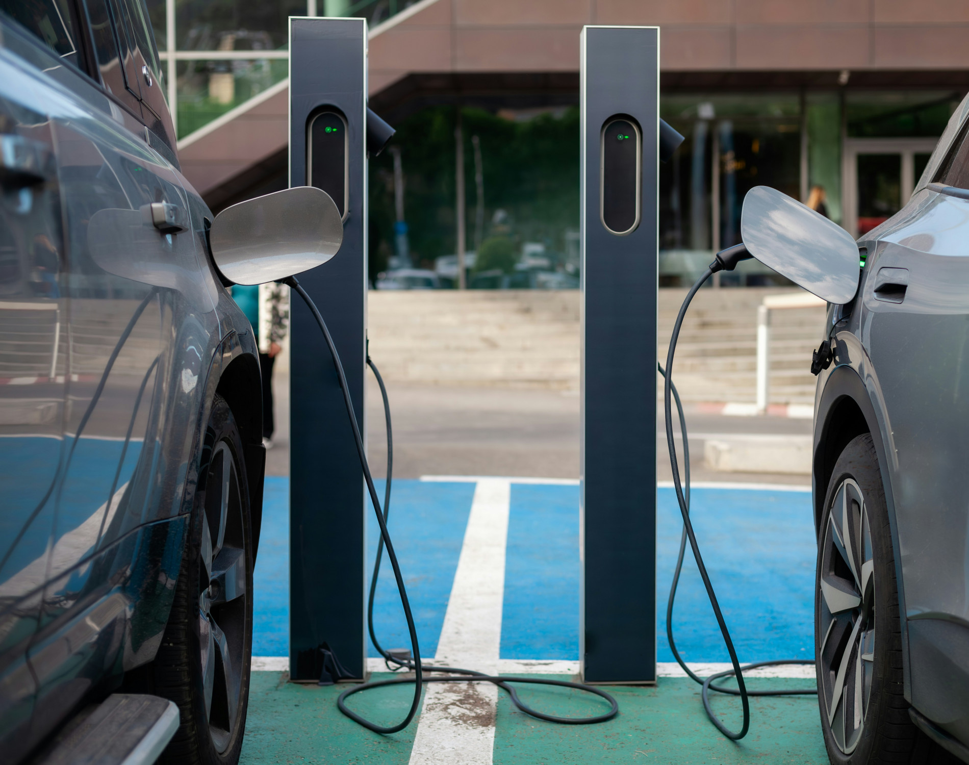 Caro petrolio, con le auto elettriche risparmiati 20 miliardi di dollari in sei mesi